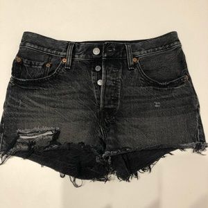 Black cut off Levi’s